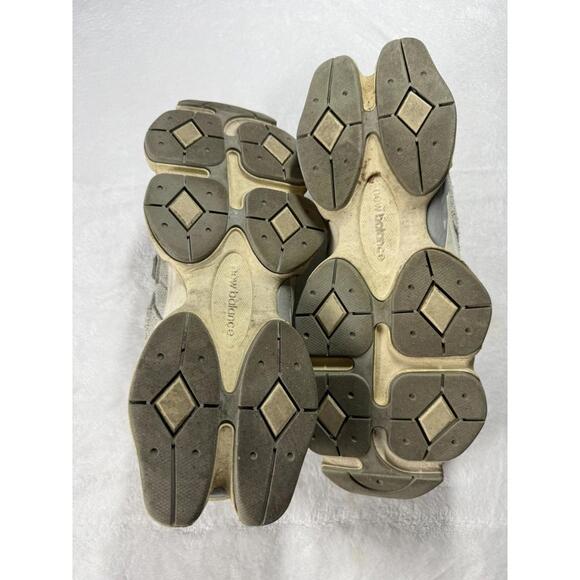 New Balance 9060 Quartz Grey Mens Sneakers Size 9 D U9060HSA - Picture 8 of 9